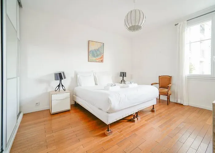 Διαμέρισμα Spacieux 17eme Arrondissement - Ii *