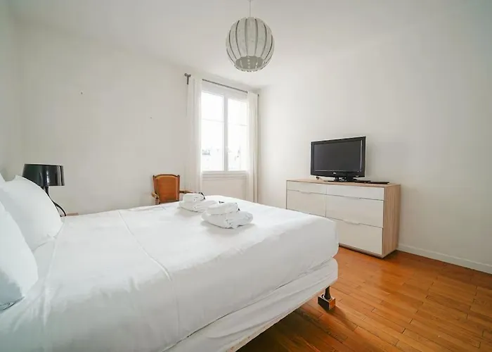 Διαμέρισμα Spacieux 17eme Arrondissement - Ii *